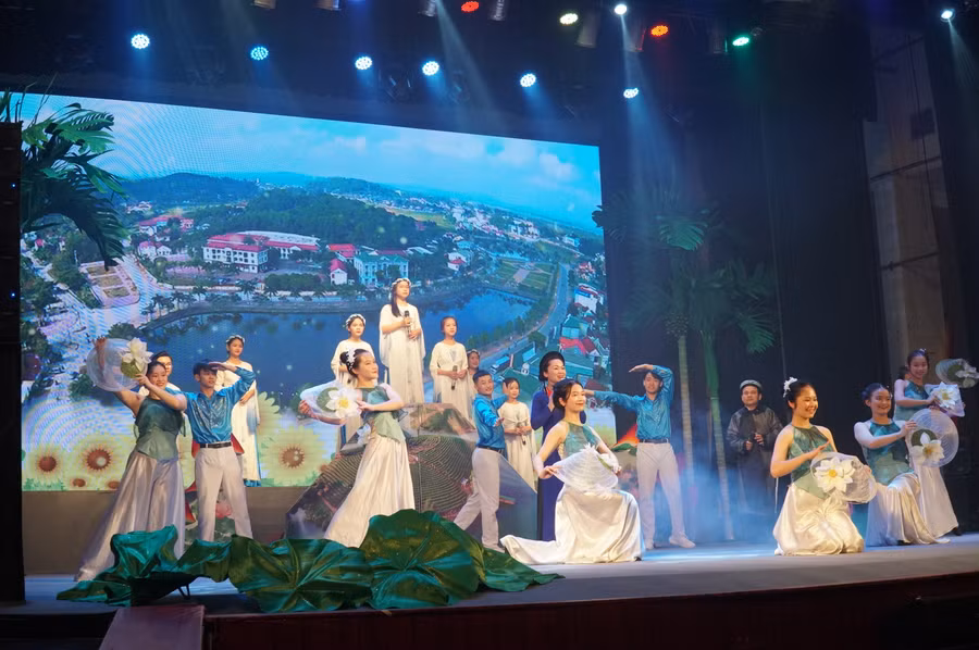 Hội thi đem đến nhiều tiết mục đặc sắc được lựa chọn từ vòng thi cấp trường, cấp huyện trước đó. Ảnh: Hồ Lài.