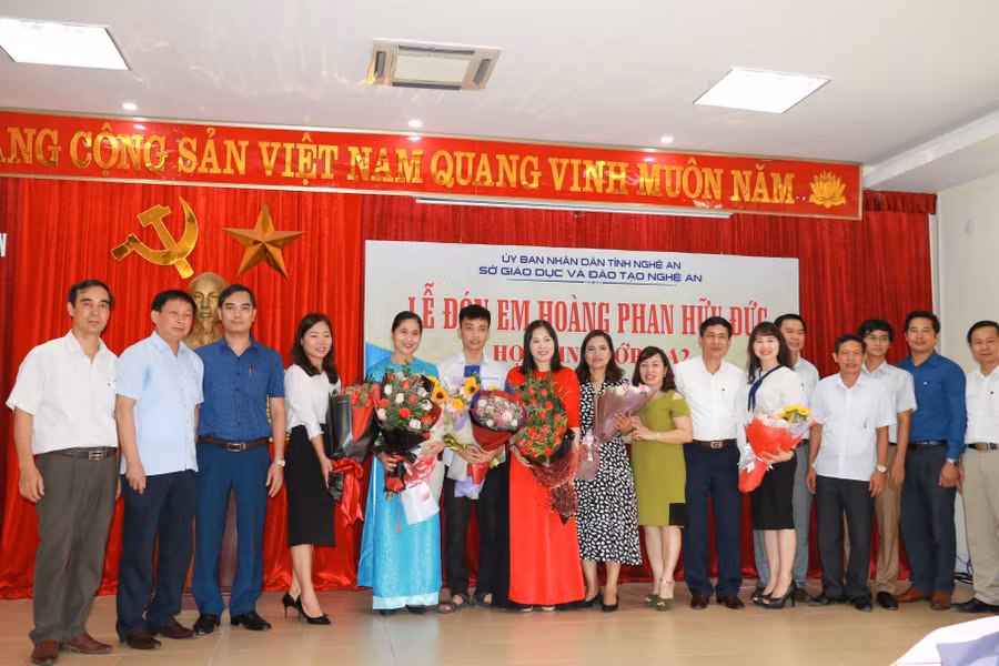 Nghệ An: Vinh danh học sinh giành Huy chương Bạc Olympic Tin học châu Á