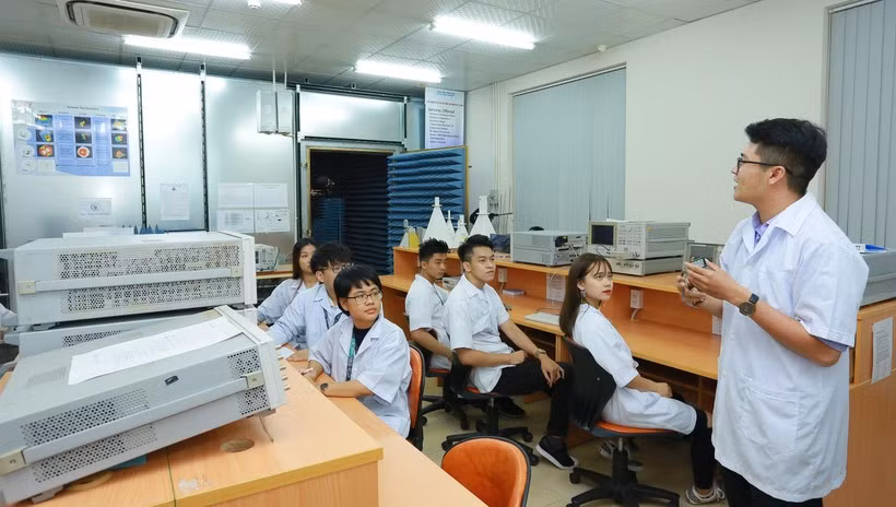 Giờ thực hành của sinh viên Trường Đại học Quốc tế (Đại học Quốc gia TPHCM). Ảnh: Mạnh Tùng