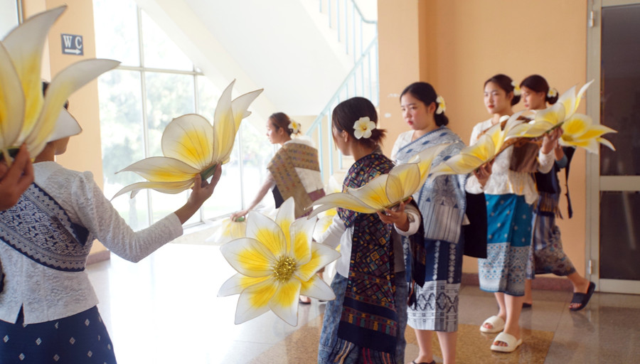 Một đội thi tập dượt trước khi biểu diễn. Ảnh: Mạnh Tùng Một đội thi tập dượt trước khi biểu diễn. Ảnh: Mạnh Tùng