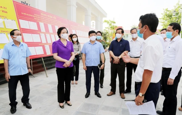 Bộ trưởng Bộ Nội vụ cùng đoàn công tác của Hội đồng bầu cử quốc gia kiểm tra công tác chuẩn bị bầu cử tại Vĩnh Phúc