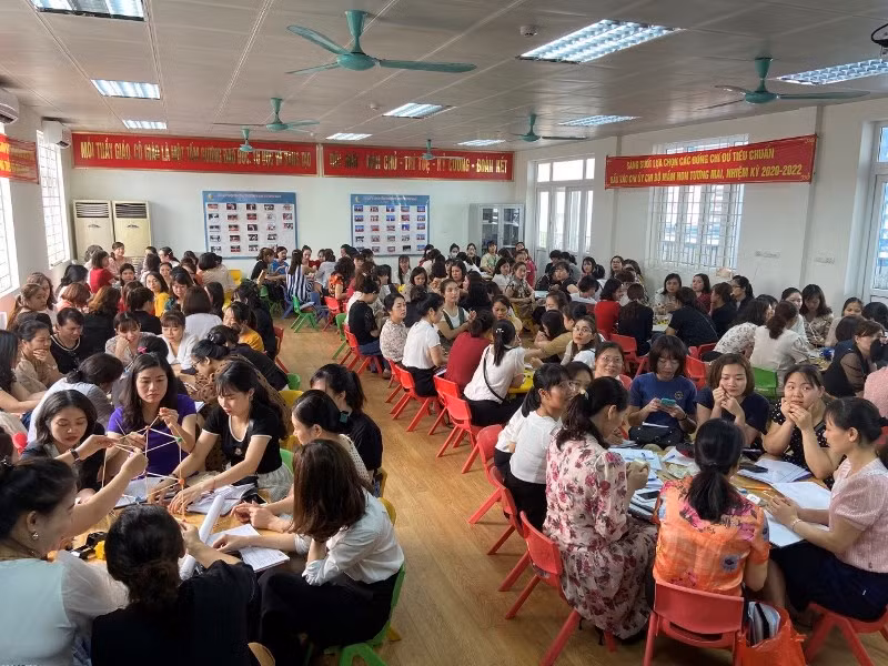 Khóa học Steam cho giáo viên nòng cốt trong quận được tổ chức tại Trường MN Tương Mai