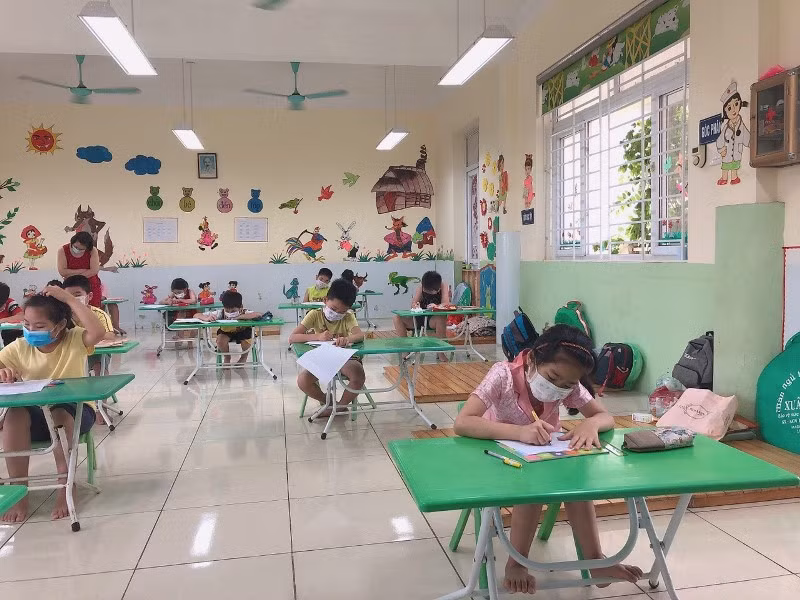 Các em được học ngay tại nơi cách ly tập trung