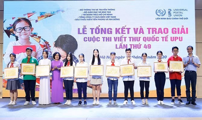 Ảnh tư liệu tại lễ trao giải Cuộc thi viết thư quốc tế UPU lần thứ 49
