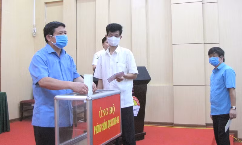 Lãnh đạo Sở GD&ĐT Phú Thọ ủng hộ công tác phòng, chống dịch Covid-19 