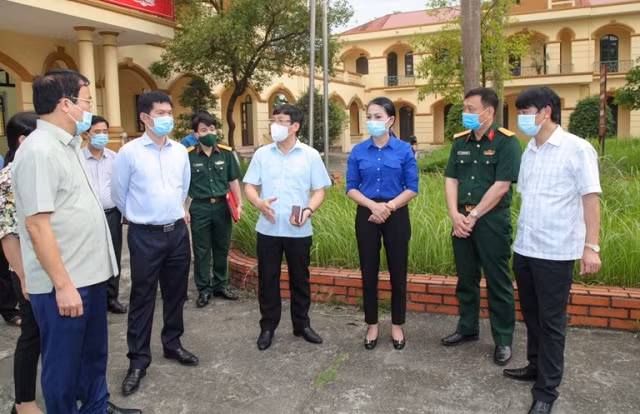 Lãnh đạo tỉnh Vĩnh Phúc luôn ở tuyến đầu trong phòng, chống dịch