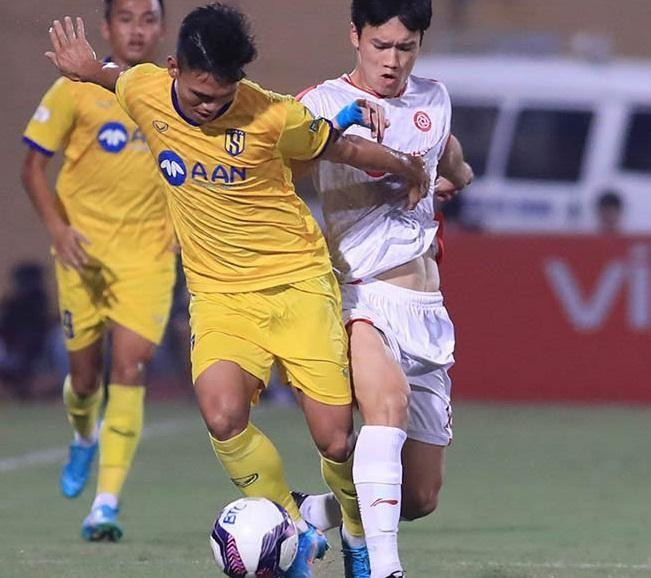 Viettel có chiến thắng quan trọng trước SLNA ở vòng 13 V.League. Viettel có chiến thắng quan trọng trước SLNA ở vòng 13 V.League.