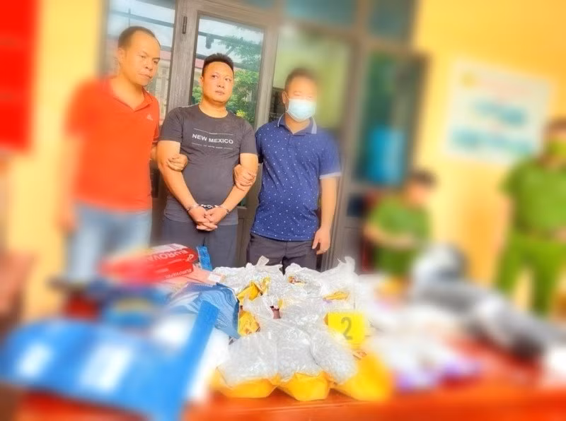 Khởi tố nam thanh niên nguỵ trang 60kg ma tuý trong sữa bột, bánh kẹo