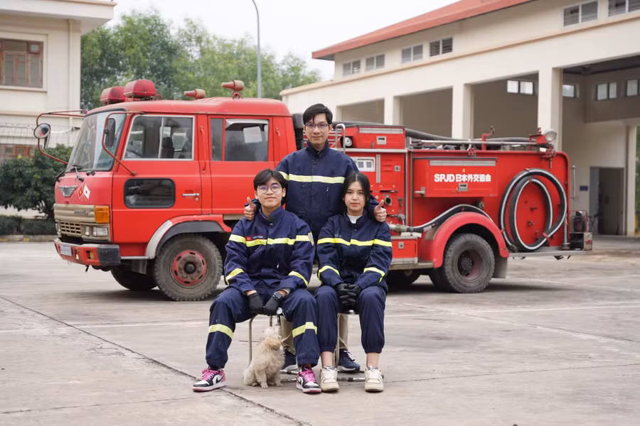 Học sinh và giáo viên Trường THPT Chuyên Tuyên Quang tham gia dự án.