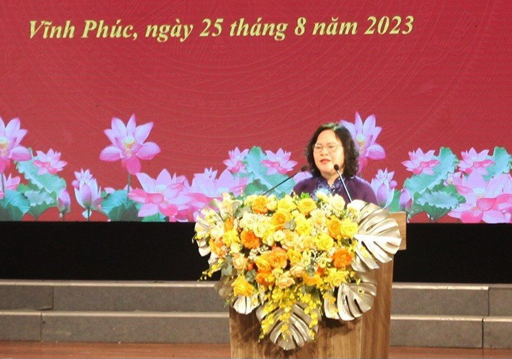 Thứ trưởng Ngô Thị Minh phát biểu tại hội nghị.