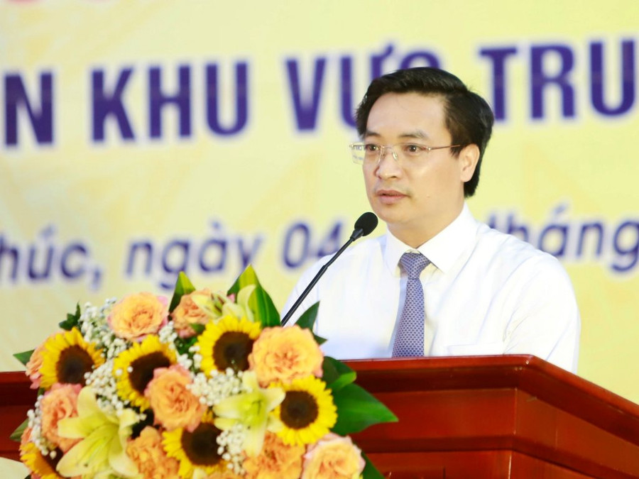 Ông Nguyễn Văn Huyến, Giám đốc Sở GD&amp;ĐT Vĩnh Phúc phát biểu chào mừng sự kiện