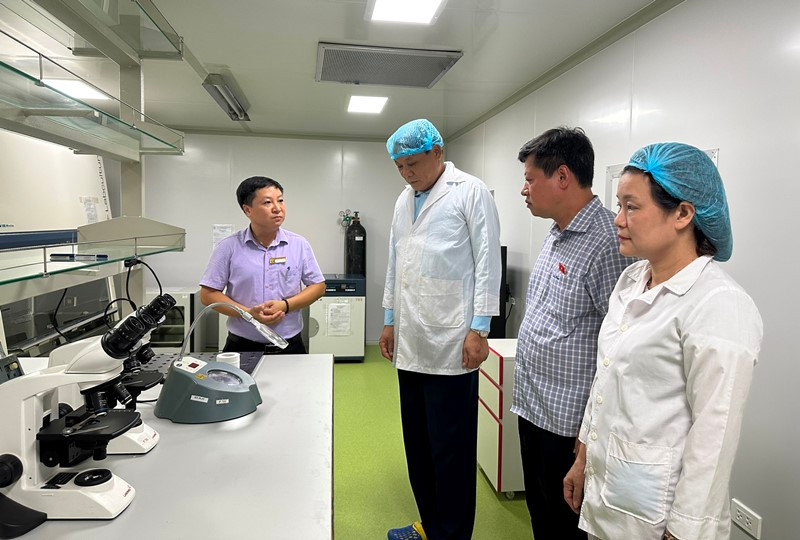 Đoàn giám sát thực tế tại Trường CĐ Công nghiệp Thực phẩm. Đoàn giám sát thực tế tại Trường CĐ Công nghiệp Thực phẩm.