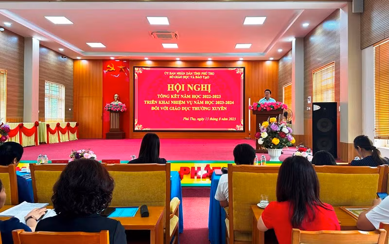 Giám đốc Sở GD&ĐT Phú Thọ Nguyễn Văn Mạnh phát biểu chỉ đạo tại hội nghị