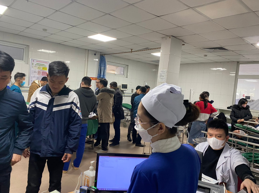 Theo thông tin từ bệnh viện, có 1 học sinh bị đa chấn thương nặng, 1 em gãy chân, các em còn lại chủ yếu bị chấn thương phần mềm. Theo thông tin từ bệnh viện, có 1 học sinh bị đa chấn thương nặng, 1 em gãy chân, các em còn lại chủ yếu bị chấn thương phần mềm.