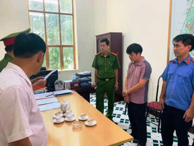 Lực lượng chức năng thi hành lệnh bắt bị can Tống Quang Thái Lực lượng chức năng thi hành lệnh bắt bị can Tống Quang Thái