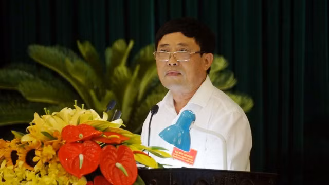 Ông Đào Trọng Quy - Giám đốc Sở TN&MT bị Chủ tịch HĐND tỉnh phê bình ngay trên bục trả lời chất vấn ngày 10/7.