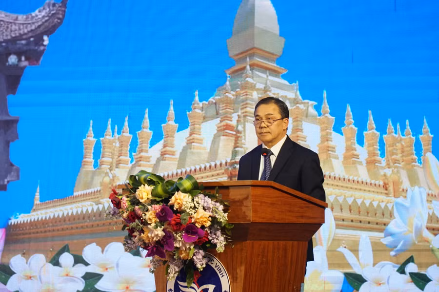 Ông Sẻng-phết Hùng-bun-nhuông - Đại sứ đặc mệnh toàn quyền nước Cộng hòa dân chủ nhân dân Lào tại Việt Nam phát biểu tại hội nghị. Ảnh: Hồ Lài. Ông Sẻng-phết Hùng-bun-nhuông - Đại sứ đặc mệnh toàn quyền nước Cộng hòa dân chủ nhân dân Lào tại Việt Nam phát biểu tại hội nghị. Ảnh: Hồ Lài.