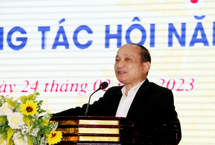 Ông Nguyễn Thanh Hiền – Chủ tịch Hội Khuyến học tỉnh Nghệ An báo cáo về quá trình triển khai công tác khuyến học năm 2023. Ảnh: Hồ Lài. Ông Nguyễn Thanh Hiền – Chủ tịch Hội Khuyến học tỉnh Nghệ An báo cáo về quá trình triển khai công tác khuyến học năm 2023. Ảnh: Hồ Lài.