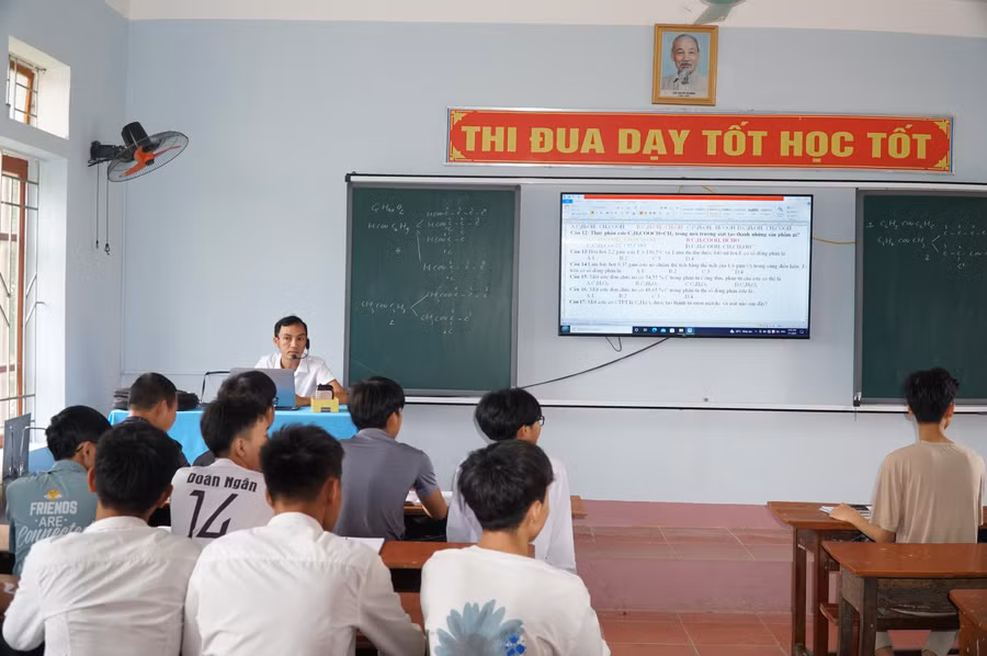 Việc dạy thêm, học thêm chỉ được tổ chức cho việc bồi dưỡng học sinh giỏi tham gia các đội tuyển quốc gia, quốc tế.