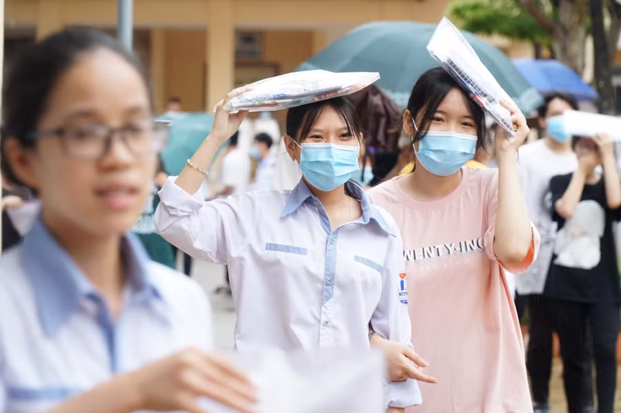 Thí sinh Nghệ An rời khỏi phòng thi sau môn Toán chiều ngày 7/7