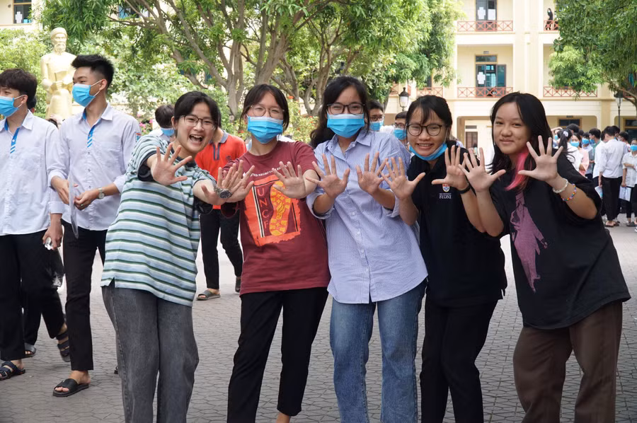 Nhiều thí sinh cho biết làm bài tốt, đề thi vừa sức và tỏ ra phấn khởi khi kết thúc buổi thi đầu tiên.