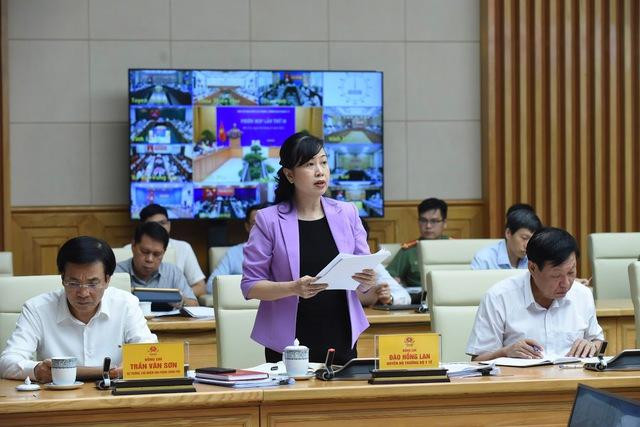 Theo Quyền Bộ trưởng Bộ Y tế Đào Hồng Lan, ở trong nước, số ca mắc đang gia tăng trở lại và có xu hướng tiếp tục tăng, có thể gây quá tải hệ thống y tế, nhất là trong bối cảnh nguy cơ xảy ra "dịch chồng dịch" - Ảnh: VGP/Nhật Bắc Theo Quyền Bộ trưởng Bộ Y tế Đào Hồng Lan, ở trong nước, số ca mắc đang gia tăng trở lại và có xu hướng tiếp tục tăng, có thể gây quá tải hệ thống y tế, nhất là trong bối cảnh nguy cơ xảy ra "dịch chồng dịch" - Ảnh: VGP/Nhật Bắc