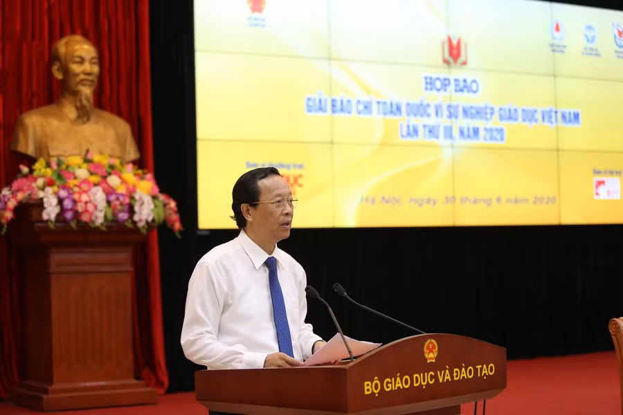 Thứ trưởng Bộ GD&amp;ĐT Phạm Ngọc Thưởng phát biểu tại họp báo.