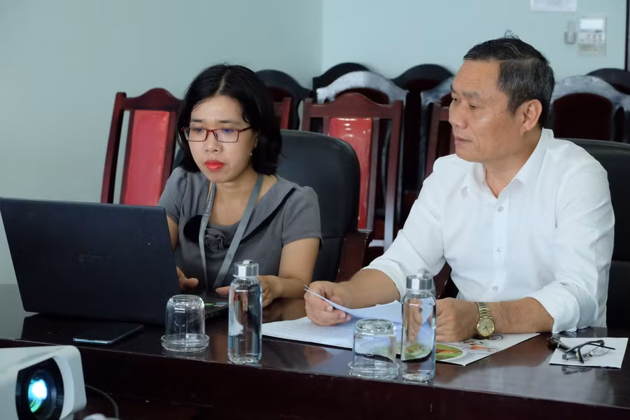 Ông Mai Tấn Linh chia sẻ thông tin cùng độc giả báo GD&amp;TĐ tại điểm cầu Đà Nẵng