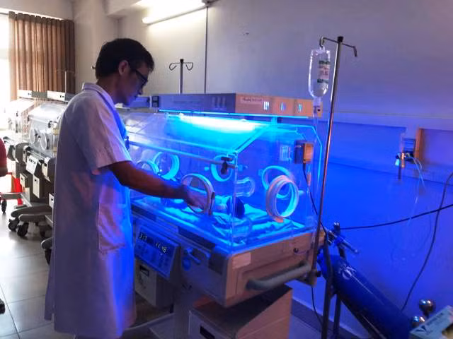 Thanh Hóa: Tài xế taxi xử trí nhanh tình huống nữ hành khách trở dạ trên xe