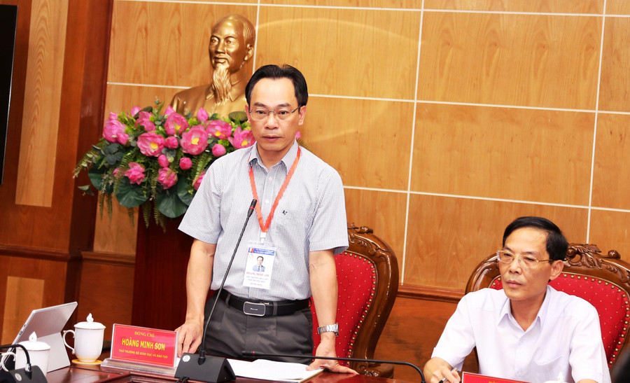 Thứ trưởng Hoàng Minh Sơn làm việc với Ban chỉ đạo Kỳ thi tốt nghiệp THPT 2022 tỉnh Thanh Hóa.