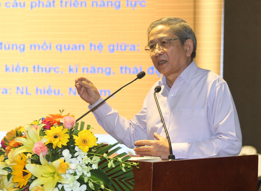 GS. Nguyễn Minh Thuyết - Tổng chủ biên Chương trình phổ thông tổng thể phát biểu GS. Nguyễn Minh Thuyết - Tổng chủ biên Chương trình phổ thông tổng thể phát biểu