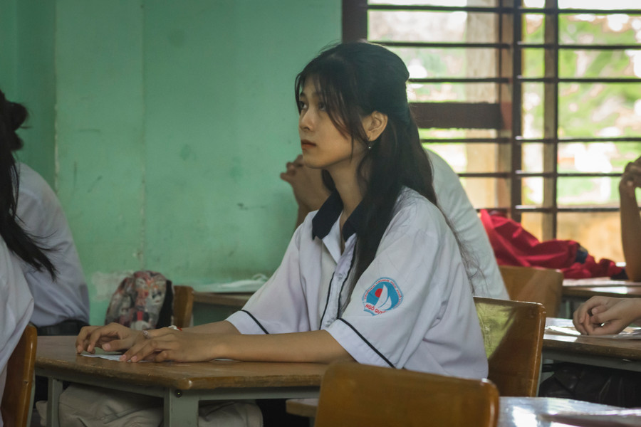 Thí sinh tại Trường THPT Ngô Quyền, huyện đảo Phú Quý nghe phổ biến quy chế thi. (Ảnh: NTCC) Thí sinh tại Trường THPT Ngô Quyền, huyện đảo Phú Quý nghe phổ biến quy chế thi. (Ảnh: NTCC)