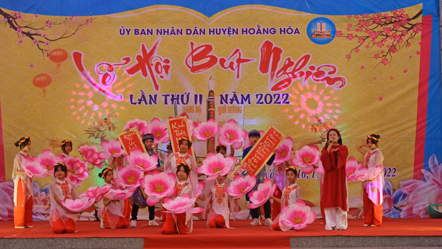 Chương trình văn nghệ chào mừng Lễ hội Bút Nghiên 2022.