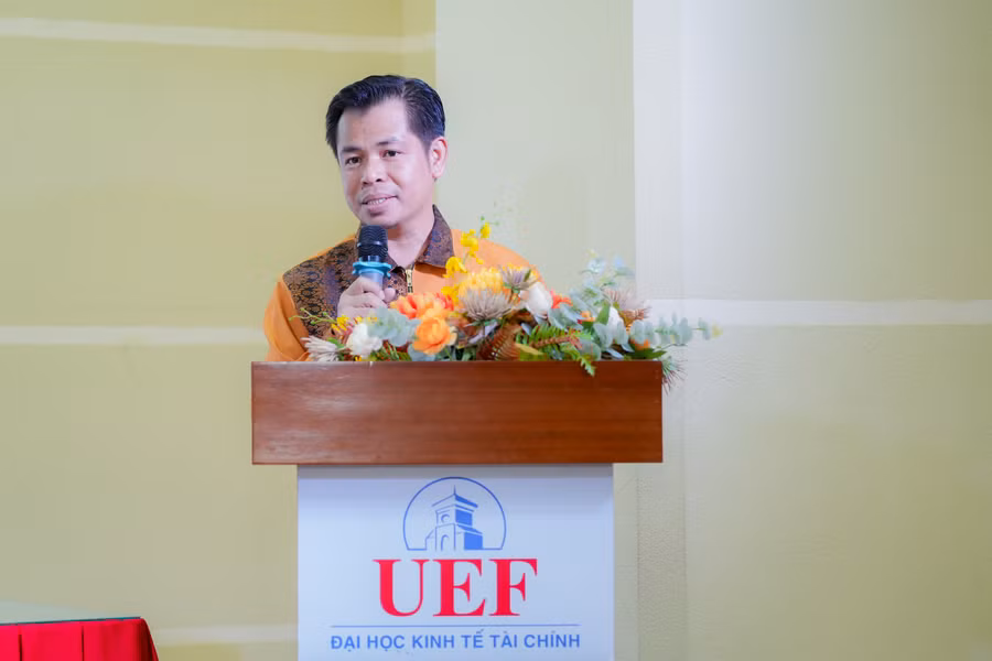 TS. Arfan Ikhsan - Chủ tịch ADAI phát biểu tại buổi lễ. Ảnh: UEF