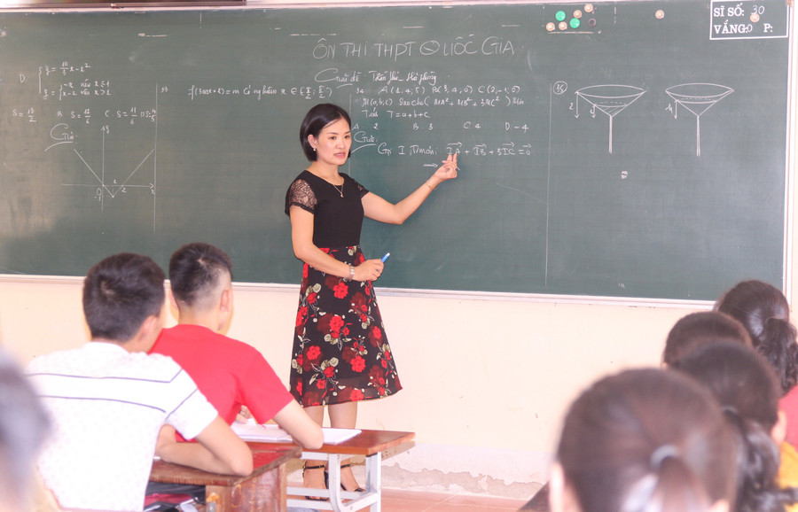 Cô trò đặt mục tiêu trước hết đủ kiến thức để đậu tốt nghiệp THPT Cô trò đặt mục tiêu trước hết đủ kiến thức để đậu tốt nghiệp THPT