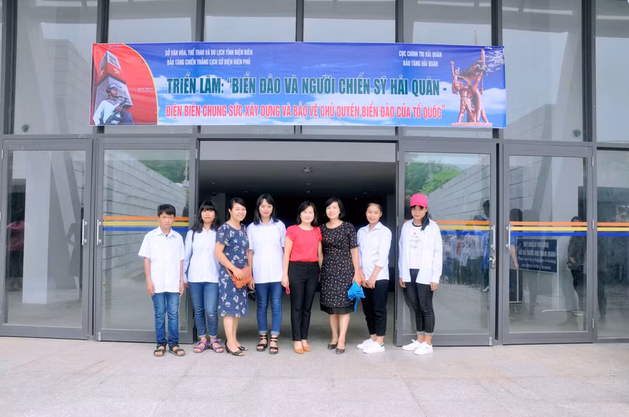 Để học sinh thêm hứng thú với các giờ học Lịch sử, cô giáo Lê Thị Hằng thường sử dụng nguồn học liệu mở, đa dạng, nhất là trải nghiệm thực tế.