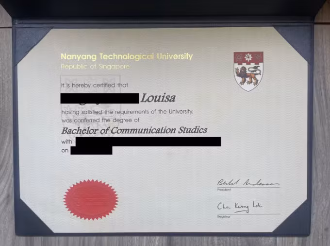 Giấy chứng nhận bằng cấp "hàng thật" của Đại học Công nghệ Nanyang của chính người phóng viên này.