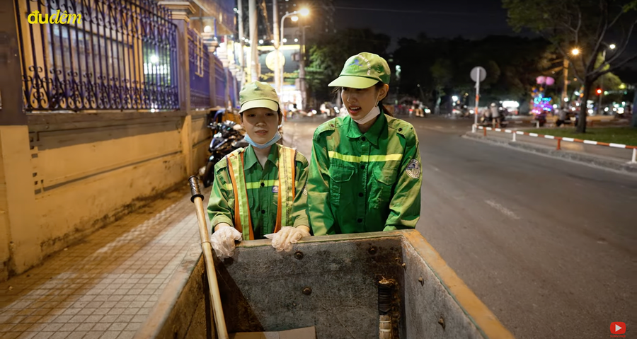 Thùy Tiên cũng phải đối mặt với một số khó khăn khác vì xe gom rác khó di chuyển.