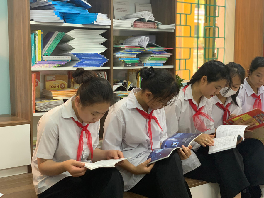 Khánh thành “Không gian đọc sách, tương tác và sinh hoạt Đội”, trị giá 200 triệu đồng. Khánh thành “Không gian đọc sách, tương tác và sinh hoạt Đội”, trị giá 200 triệu đồng.