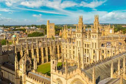 Đại học Oxford là trường đại học đầu tiên giữ được vị trí của mình trong bảy năm liên tiếp. Đại học Oxford là trường đại học đầu tiên giữ được vị trí của mình trong bảy năm liên tiếp.