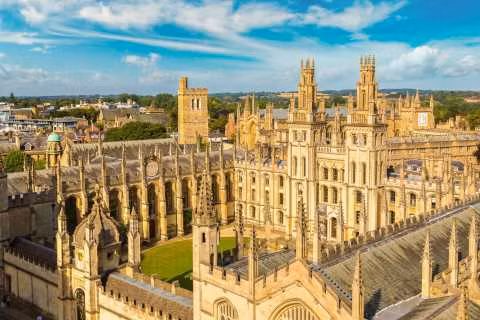 Đại học Oxford là trường đại học đầu tiên giữ được vị trí của mình trong bảy năm liên tiếp.