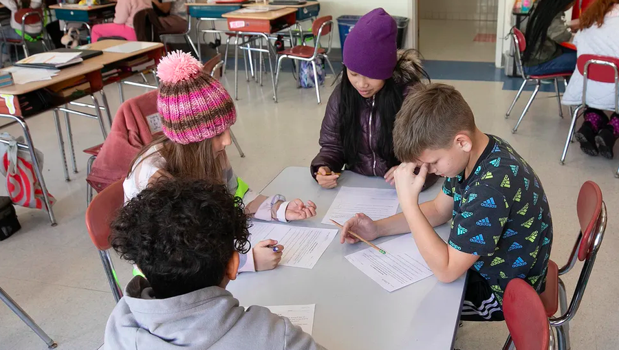 Nhiều cựu giáo viên khác cho biết khối lượng công việc ngày càng tăng và khó khăn hơn trong việc quản lý hành vi của học sinh.