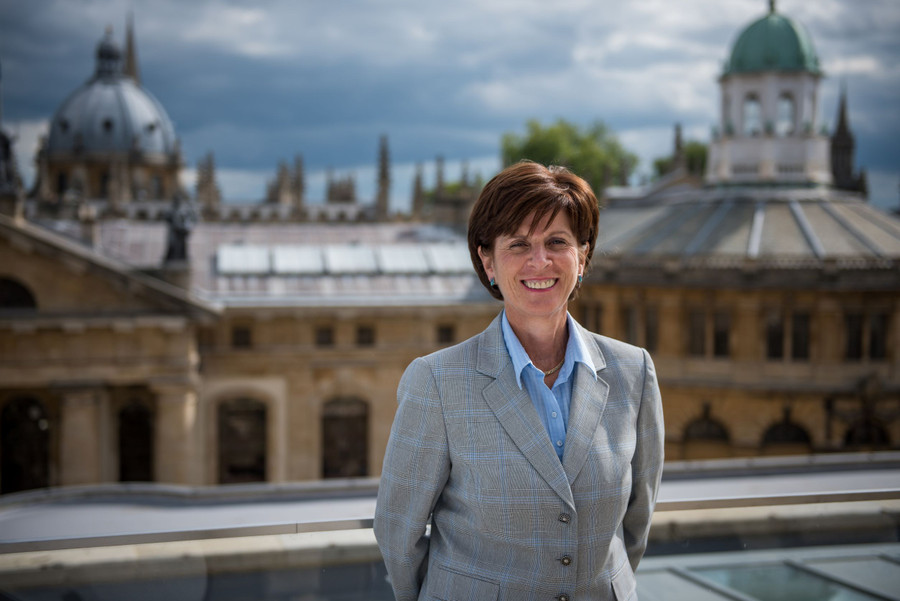 Phó hiệu trưởng Đại học Oxford - Giáo sư Dame Louise Richardson. Phó hiệu trưởng Đại học Oxford - Giáo sư Dame Louise Richardson.