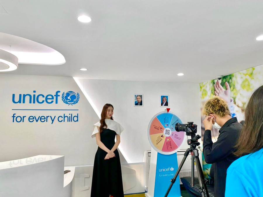 Hoa hậu Lương Thùy Linh trong ngày đầu tiên tham gia sự kiện. Hoa hậu Lương Thùy Linh trong ngày đầu tiên tham gia sự kiện.