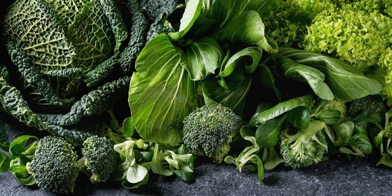 Những loại rau lá xanh đậm được chú ý rất nhiều và có lý do chính đáng. Chúng có vitamin K, giàu canxi và nhiều chất chống oxy hóa khác nhau. Những loại rau lá xanh đậm được chú ý rất nhiều và có lý do chính đáng. Chúng có vitamin K, giàu canxi và nhiều chất chống oxy hóa khác nhau.