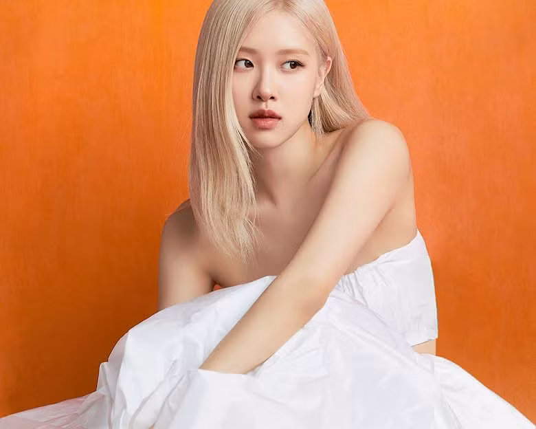 Rosé trong buổi chụp hình cho nhãn hàng.