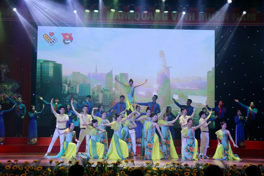 Văn nghệ Chào mừng ngày công tác xã hội lần thứ VII với chủ đề “Công tác xã hội Việt Nam: Chuyên nghiệp - Sáng tạo - Phát triển”.