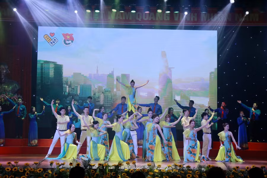 Văn nghệ Chào mừng ngày công tác xã hội lần thứ VII với chủ đề “Công tác xã hội Việt Nam: Chuyên nghiệp - Sáng tạo - Phát triển”.