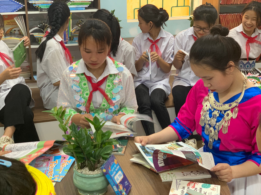 Khánh thành “Không gian đọc sách, tương tác và sinh hoạt Đội”, trị giá 200 triệu đồng. Khánh thành “Không gian đọc sách, tương tác và sinh hoạt Đội”, trị giá 200 triệu đồng.