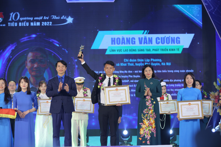 Tuyên dương 10 gương mặt trẻ Thủ đô tiêu biểu năm 2022. Tuyên dương 10 gương mặt trẻ Thủ đô tiêu biểu năm 2022.